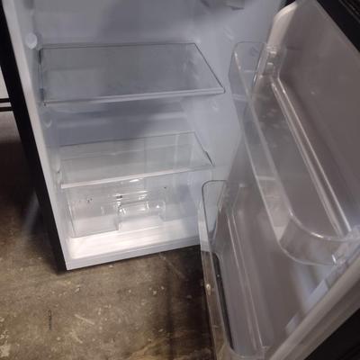 Hisense Apartment Sized Refrigerator/Freezer
