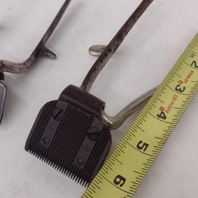 Pair of Manual Bressant and Columbian Hair Barber/Salon Clippers