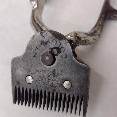 Pair of Manual Bressant and Columbian Hair Barber/Salon Clippers