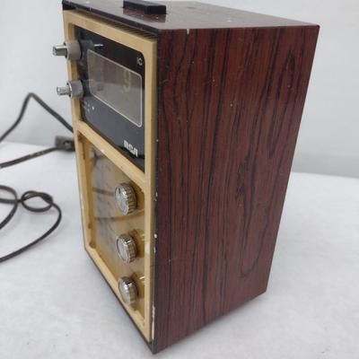 Vintage RCA AM Radio Model RZD436R with Rosewood Grain Finish Celluloid Case