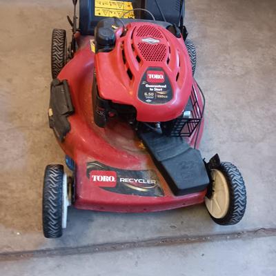 SELF PROPELLED TORO LAWN MOWER
