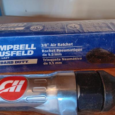 CAMPBELL HAUSFELD 3/8" AIR RATCHET AND SOCKETS IN A METAL CASE