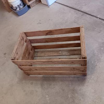 WOODEN STARRCO PRODUCE CRATE