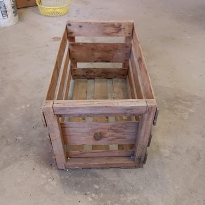 WOODEN STARRCO PRODUCE CRATE