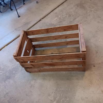 WOODEN STARRCO PRODUCE CRATE