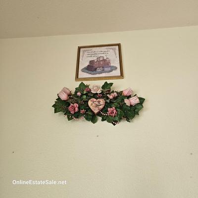 FLORAL WALL MOUNT