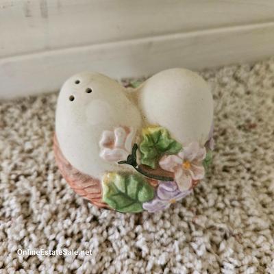 EASTER CERAMIC SALT & PEPPER SHAKER