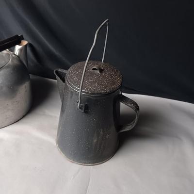 VINTAGE ALUMINUM KETTLE AND GRANITEWARE COFFEE POT