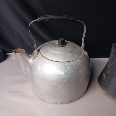 VINTAGE ALUMINUM KETTLE AND GRANITEWARE COFFEE POT