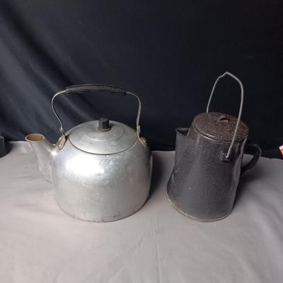 VINTAGE ALUMINUM KETTLE AND GRANITEWARE COFFEE POT