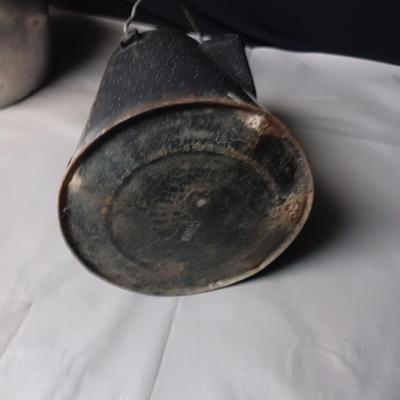 VINTAGE ALUMINUM KETTLE AND GRANITEWARE COFFEE POT