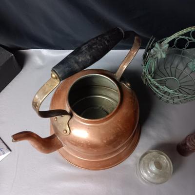 COPPER TEA KETTLE AND FOOTED BOWL, METAL BASKET & 2 OLD BOTTLES