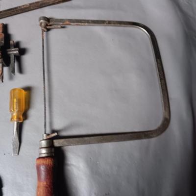 AN ASSORTMENT OF VINTAGE TOOLS