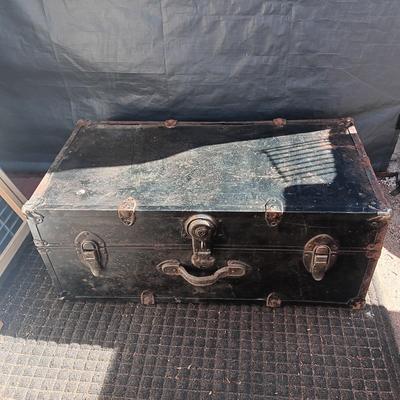 METAL MILITARY? FOOT LOCKER/TRUNK