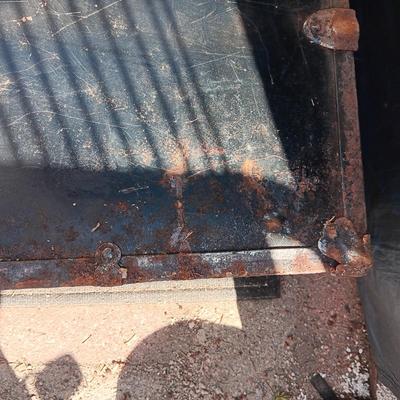 METAL MILITARY? FOOT LOCKER/TRUNK