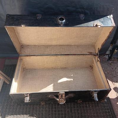 METAL MILITARY? FOOT LOCKER/TRUNK