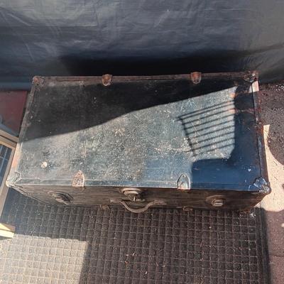 METAL MILITARY? FOOT LOCKER/TRUNK