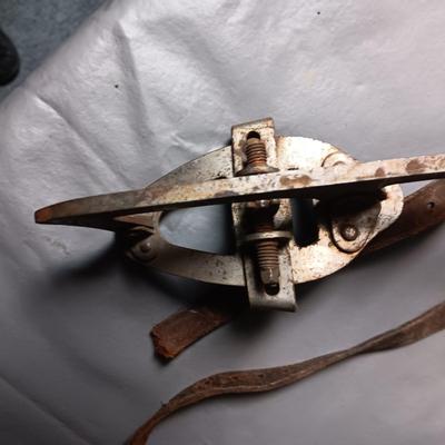 VERY OLD ICE SKATES