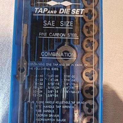 40 PIECE TAP AND DIE SET, SAE SIZE, FINE CARBON STEEL