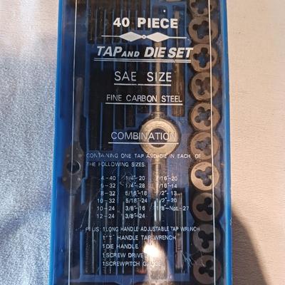 40 PIECE TAP AND DIE SET, SAE SIZE, FINE CARBON STEEL