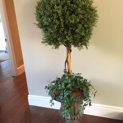 Round Top Faux Plant / Tree