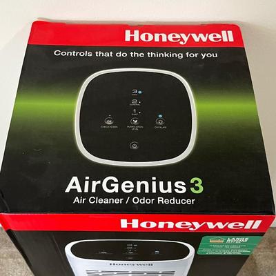 HONEYWELL ~ Air Genius 3 ~ Air Cleaner/Odor Reducer