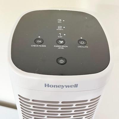 HONEYWELL ~ Air Genius 3 ~ Air Cleaner/Odor Reducer