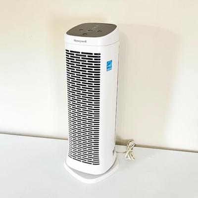 HONEYWELL ~ Air Genius 3 ~ Air Cleaner/Odor Reducer