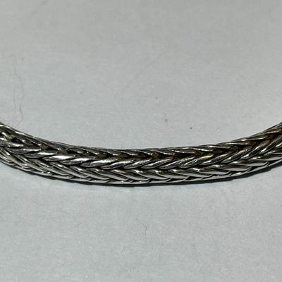 Vintage .925 Sterling Silver 8" Solid Weave Bracelet in Very Good Preowned Condition. (13.5 Grams TW).