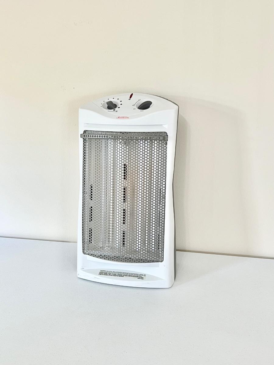 SUNBEAM Quartz Heater With Adjustable Thermostat