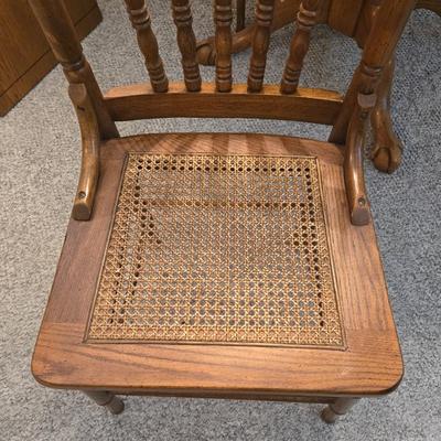 Beautiful Wood Dining Table & Chairs