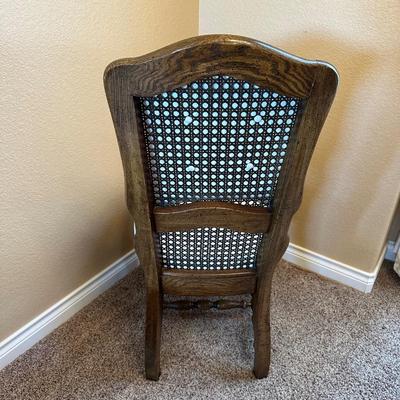 BEAUTIFUL â€œAMERICAN OF MARTINSVILLEâ€ DINNER TABLE W/ 6 CHAIRS