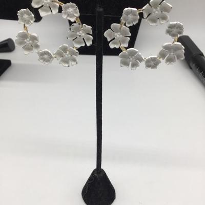 Sugarfix white flowers earrings