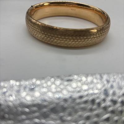 Gold toned bracelet