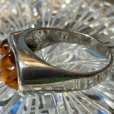 Vintage Estate .925 Sterling Silver Amber Ring Size-9 in Good Preowned Condition.