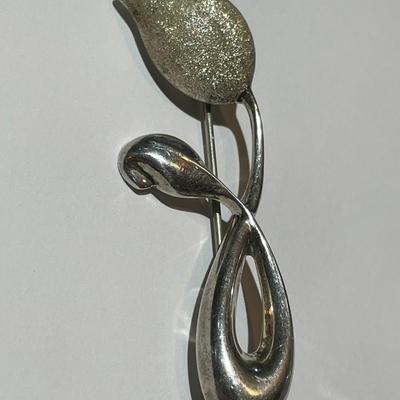 Vintage Estate .925 Sterling Silver Flower Pin/Brooch in Good Preowned Condition.