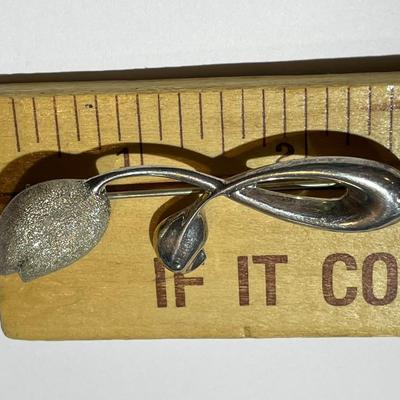 Vintage Estate .925 Sterling Silver Flower Pin/Brooch in Good Preowned Condition.