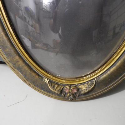 1880's Photo In Convex Oval Frame