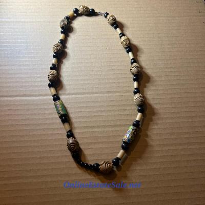 WOOD BEAD NECKLACE