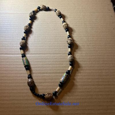 WOOD BEAD NECKLACE