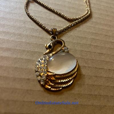 SWAN NECKLACE