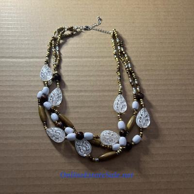 WHITE AND GOLD BEADED NECKLACE