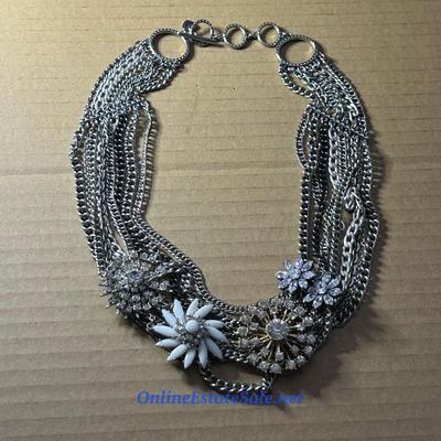 SILVER FLOWER LAYERED NECKLACE