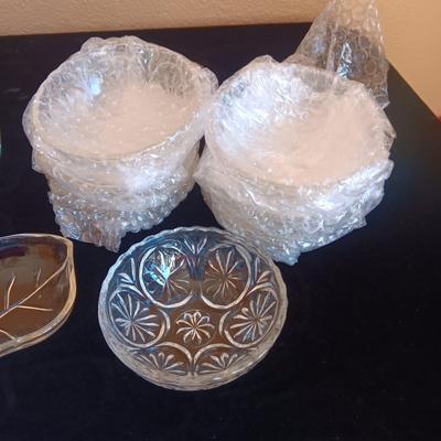 CREAM AND SUGAR SET, 7 GLASS BOWLS AND 4 GLASS LEAF PLATES