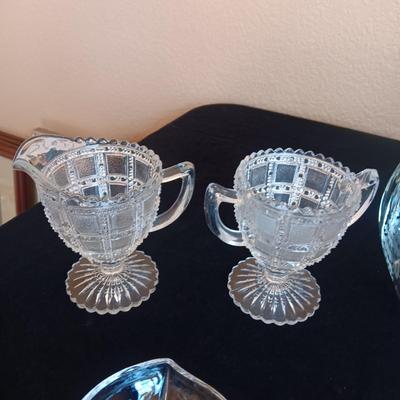 CREAM AND SUGAR SET, 7 GLASS BOWLS AND 4 GLASS LEAF PLATES