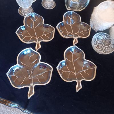 CREAM AND SUGAR SET, 7 GLASS BOWLS AND 4 GLASS LEAF PLATES