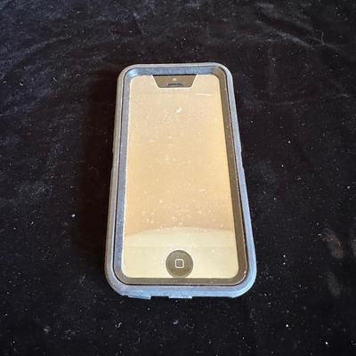 2 APPLE OLDER MODEL IPHONES