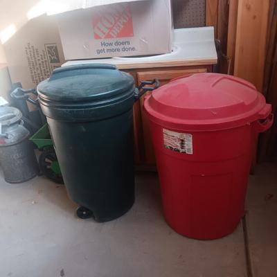 TWO 32 GALLON OUTDOOR GARBAGE CAN, 1 ON 2 WHEELS
