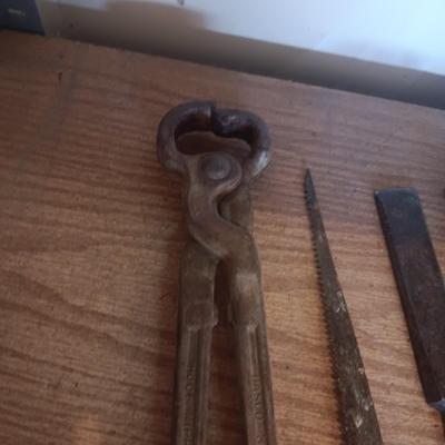 VARIETY OF HAND TOOLS