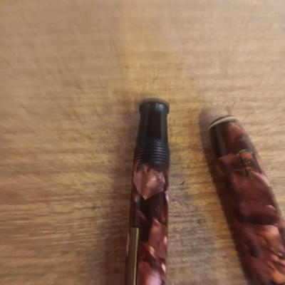 VINTAGE AND ANTIQUE COLLECTIBLES